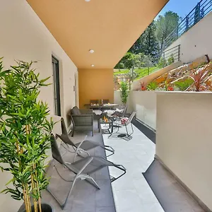 Luxury Urban With Jacuzzi Split